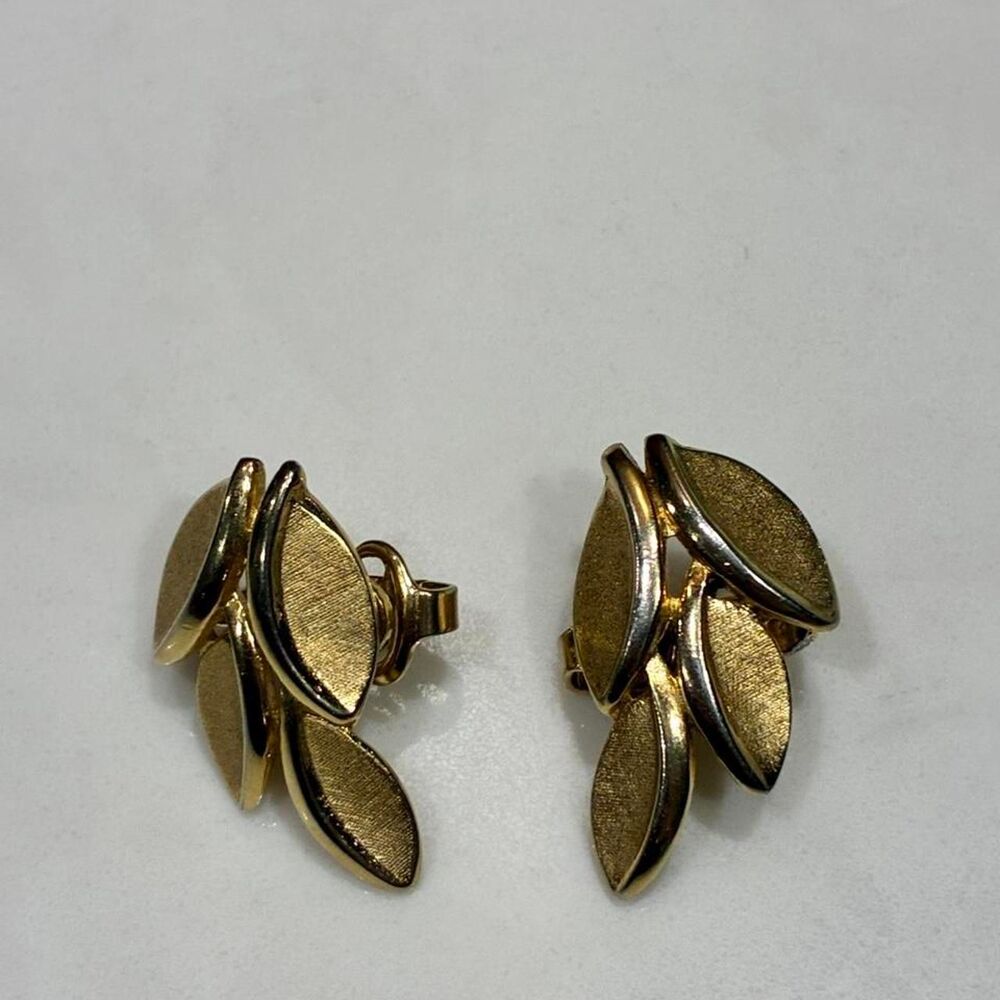 Vintage Crown Trifari Clip Ons